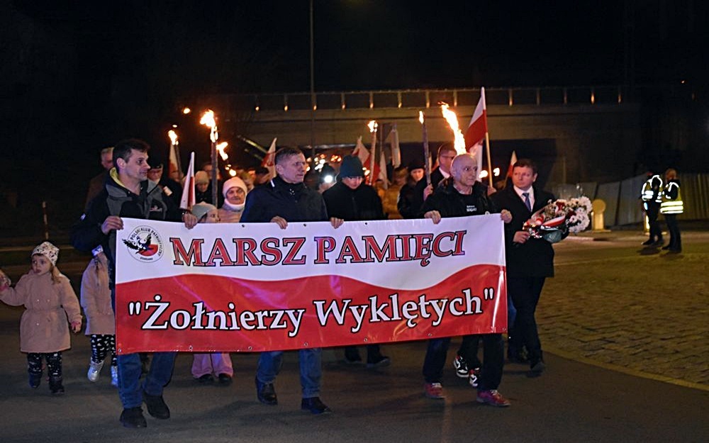 <a href=https://wiadomosci.rii.pl/index.php?menu_2=11&art=27233><font color=#ffffff><h2 style=width:100%>Marsz Pamięci Żołnierzy Wyklętych </h2></font></a>