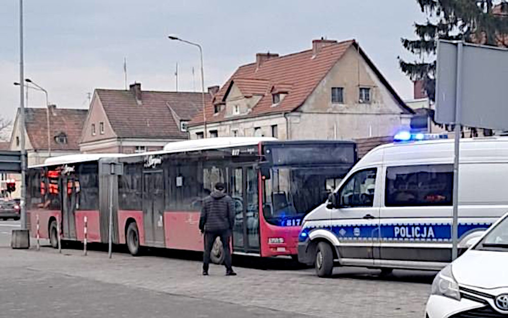 <a href=https://wiadomosci.rii.pl/index.php?menu_2=5&art=27238><font color=#ffffff><h2 style=width:100%>Kolizja autobusu z osobówką </h2></font></a>